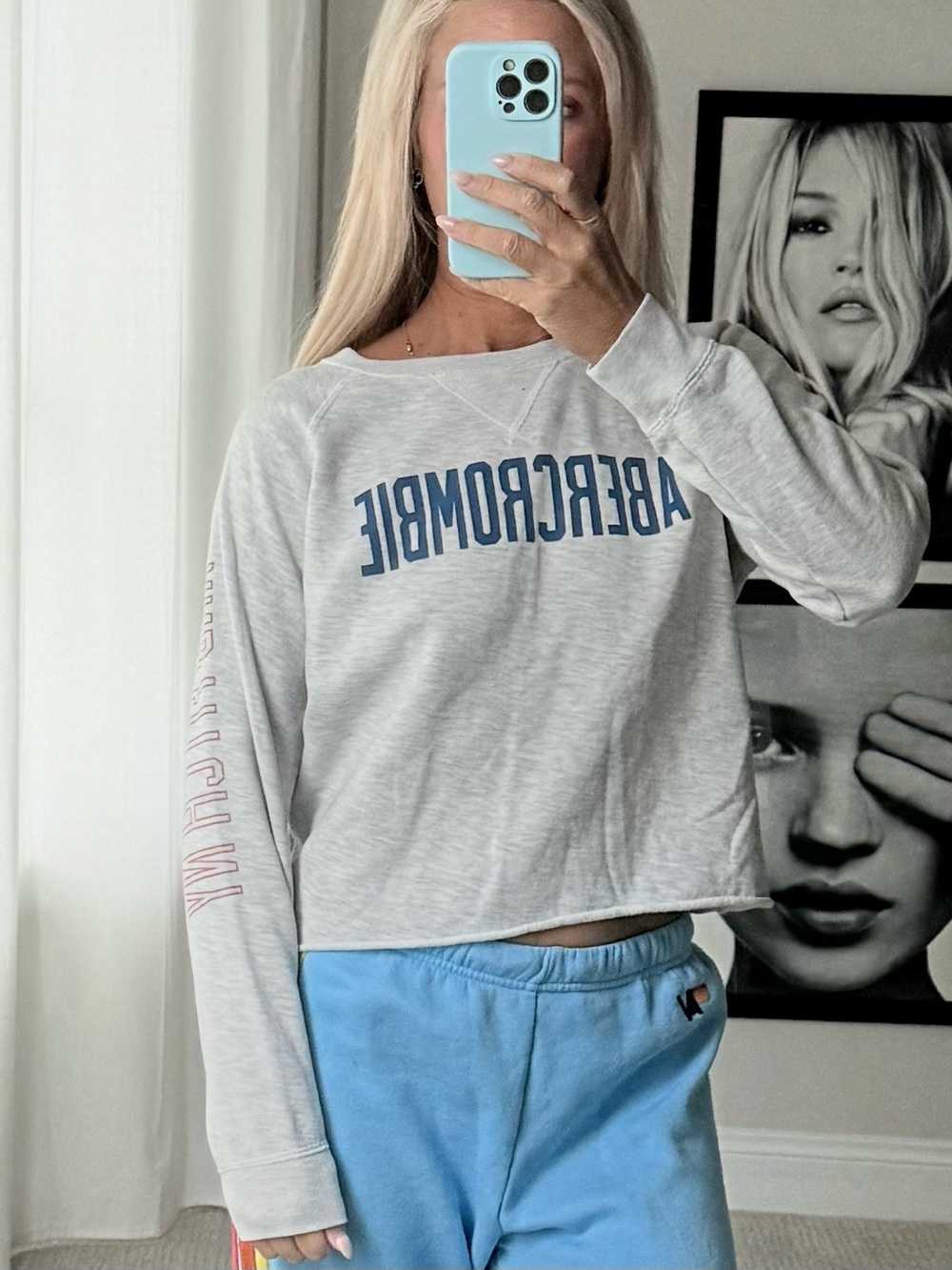 Abercrombie & Fitch Light Gray Logo Long-Sleeve Crewneck lightweight sweatshirt